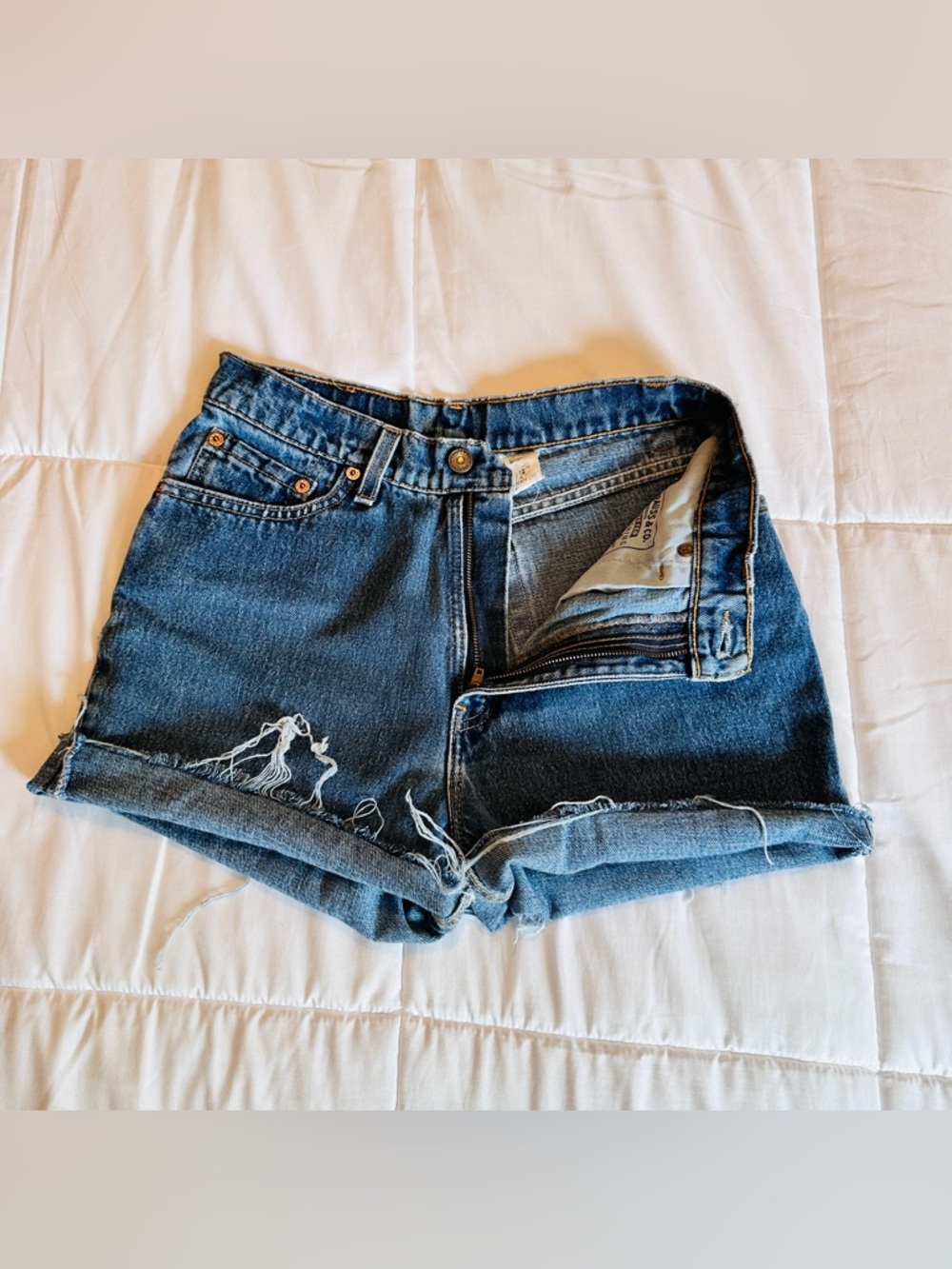Vtg Levi’s 517 cut off shorts